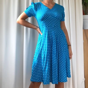 Prickig klänning🦋 - Härligt prickig klänning i fin kvalité🦋