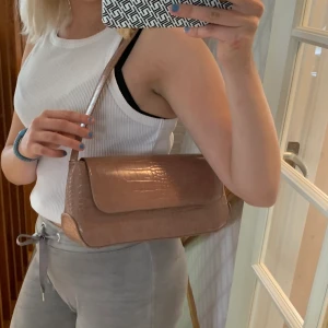 Baguettebag - Superfin baguettebag som är rosa/beige från Gina, aldrig använt💗 frakt tilkommer