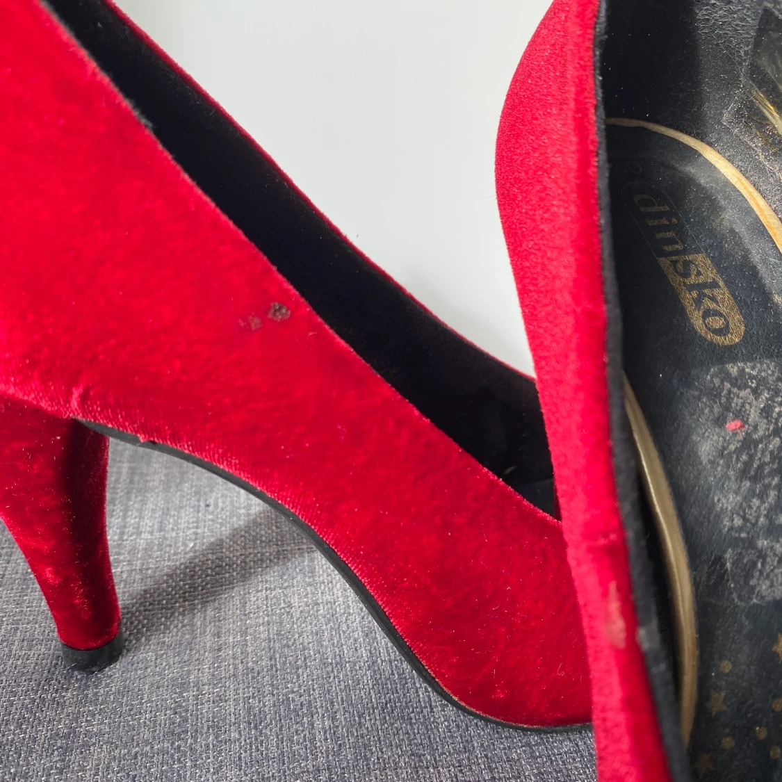 Röda pumps i sammet  - 90