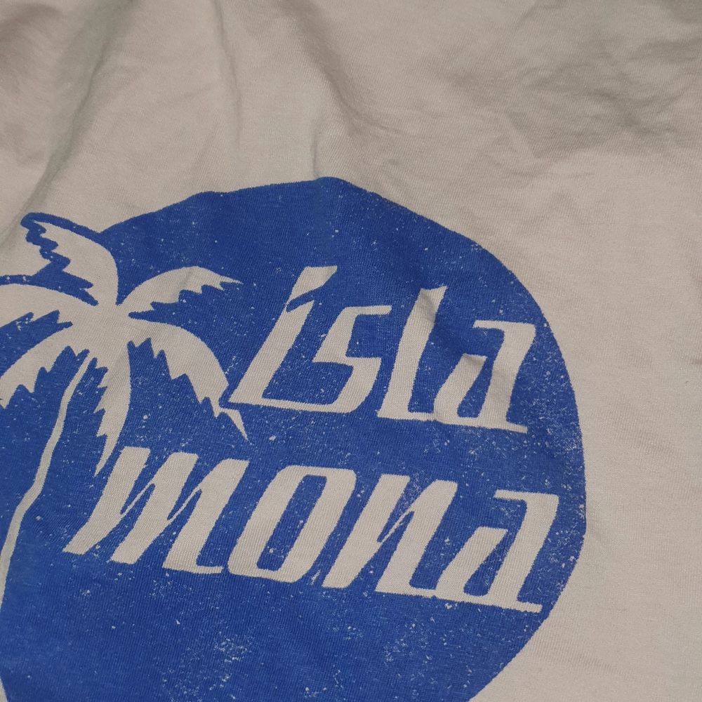 Säljer denna superfina rosa crop top🌸 Säljs pga att jag aldrig använder den. Köpt på pull and bear för 1,5 år sen för 250 kr. Färgen är babyrosa, men det syns inte så bra på bilderna. Storlek M. Tveka inte att höra av dig om du har frågor 💓 Möts i Uppsala eller så står köpare för frakt 🌸📦. T-shirts.