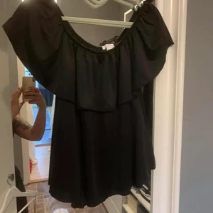 Of shoulder  - Of shoulder Top i st S  