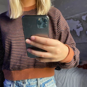 Tröja - Mysig tröja som är sparsamt använt. Lite kortare än vanligt, strl M, fett skön, bud på 140 + frakt🎀