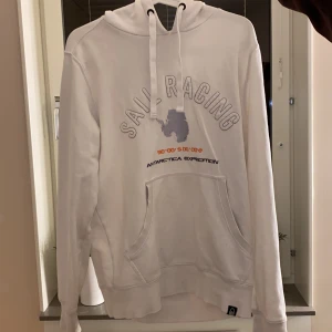 Sail-racing hoodie - Sail-racing hoodie (Man). Flitigt använd men inga slitningar elr hål