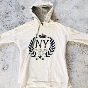 Tunn luvtröja i strl XS - Superskön tröja i storlek XS. Säljer för 99kr+frakt.