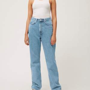Weekday jeans i modellen voyage, st S, jag är 163 cm lång, köpta för 500, w 25 L 28