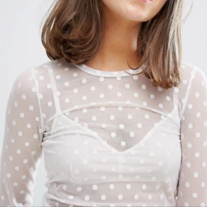  - Kalasfin top från monki, storlek M men känns mer som en S. Aldrig använd! 💿🐉✨