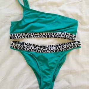  - Bikini från Calvin Klein, aldrig använd.