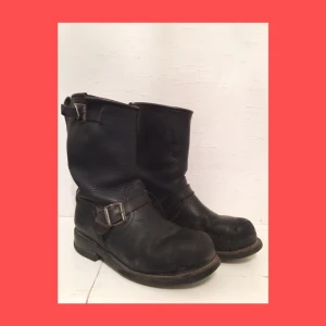  - PRIMEBOOTS "Engineer Mid 1"  Nypris 3299kr  Väl använda och något nötta, men med lite kärlek från skomakaren kan de säkert se ut som nästan nya.  