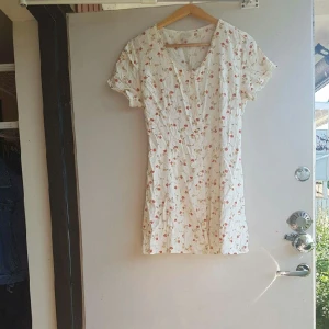  - blommig sommarklänning 