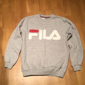  - Fila tjocktröja använd 2-3 gånger. 