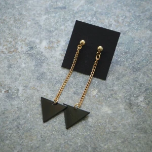  - material : nickel, rodium / 6 cm.