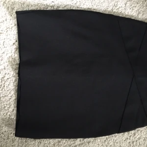  - Superfin oanvänd kjol i storlek XS, för liten för mig därför jag säljer den.  