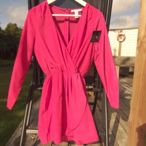  - Playsuit från Nelly. Helt oanvänd!! Jättefin på!