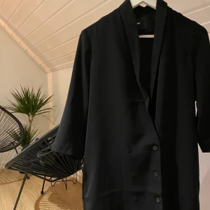 KAVAJ - Kavaj bikbok i storlek xs, passar även liten s. Aldrig använd, 120 kr + frakt 🚚 