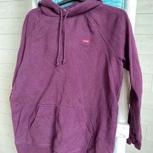 Hoodie - Oanvänd Levis hoodie från carlings! ✨