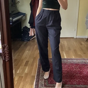 Pinstripe pants - Kostymbyxor från Brandy Melville. Jättesköna och fodrade