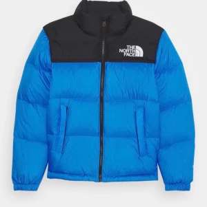 North face puffen jacket  - Säljer min så sköna och bekväma North face jacka eftersom att den är för stor! 😣 super bra skick och fin blå färg!! Kan mötas upp i Stockholm och skicka, köparen står för frakt❤️ pris kan diskuteras vid snabb affär! 