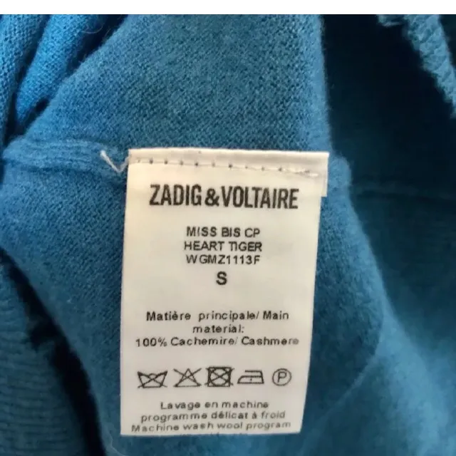 Säljer min sjukt snygga och coola Zadig tröja i kashmir. Den är i väldigt bra skick och så fin! Nypris är 2300kr, pris kan diskuteras. Tröjor & Koftor.