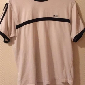 Adidas tröja  - Pris kan diskuteras, köparen står för frakten:))💕