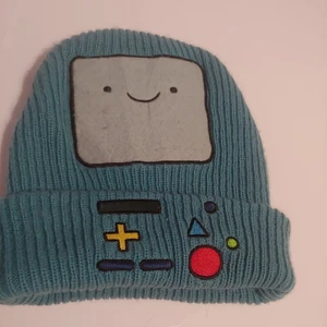 BMO-mössa - BMO-mössa från adventure time, Stretchig och varm. Kan mötas upp i Stockholm eller skicka mot frakt. 