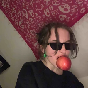  - Coolaste glajjorna i stan från Monki, typ aldrig använda, mötas helst upp i Gbg