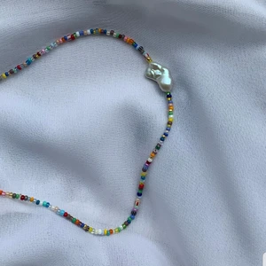 Handgjorda smycken  - Säljer jättefina handgjorda smycken. Kontakta mig för egen beställning.🌸🌸🦋