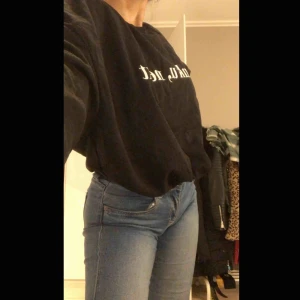  - fin tröja från hm, med texten thank you next. går att spänna den, aldrig använd.   