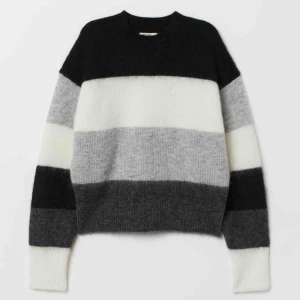  - Intressekoll på denna helt slutsålda tröja i ullmix från HM!! Superfin, bra kvalité och endast använd 1 gång. Nypris: 600kr🥰