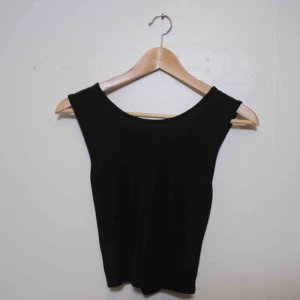  - 🔹 Monki linne med öppen rygg i strl M, använd en gång. 🔹 Hämtas upp i Vasastan. 🔹 Tar endast Swish. 🔹 Om den behöver skickas betalar köparen frakten. 🔹 Endast seriösa köpare.