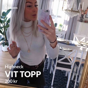  - Jättefin topp som knappt används längre. Sitter jättebra på både XS och S.