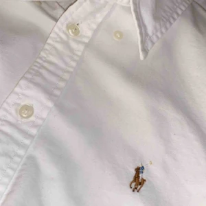  - Ralph Laurent skjorta i storlek M men ganska liten i storlek så en större S. Köparn står för frakt 📦 