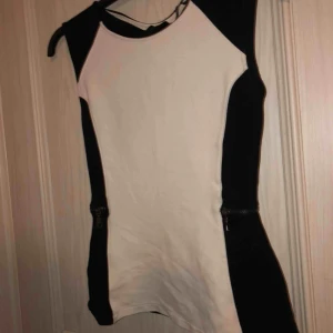  - Fin, tyvärr för liten den är i perfekt skick storlek xs, möts upp i Göteborg eller står köparen för frakt 