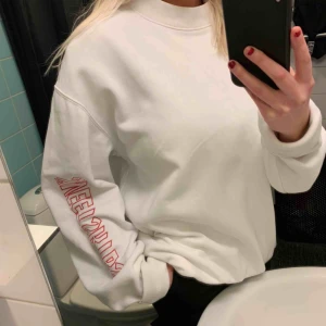  - Oversize sweater från SWEETSKTBS. Kan skickas (frakt tillkommer) 🌹🌹🌹