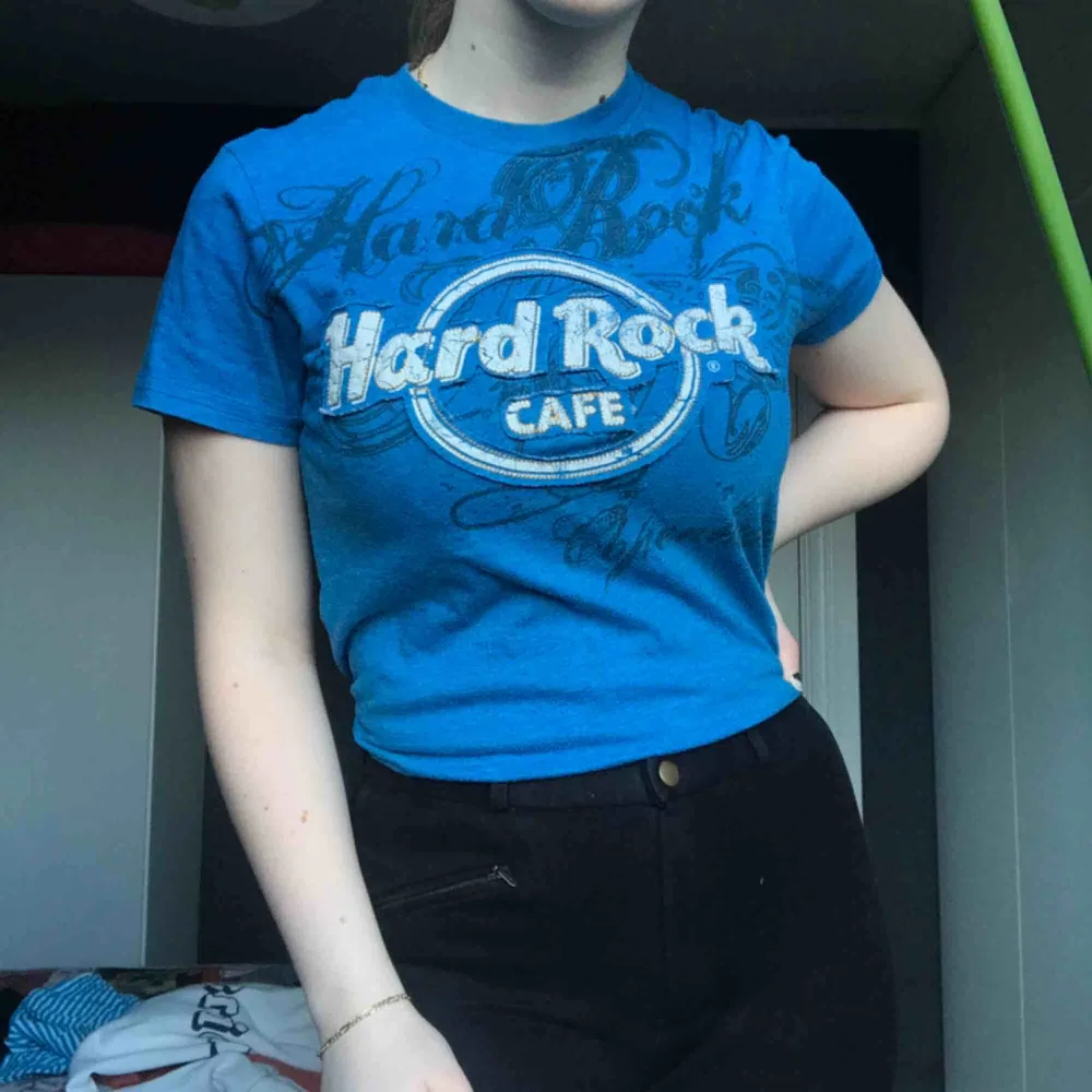 Hard rock cafe-tröja från Köpenhamn!! . T-shirts.