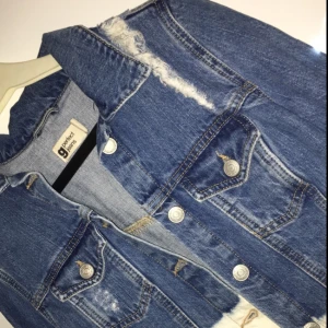  - Jeansjacka. 36/38! Kan frakta :) 