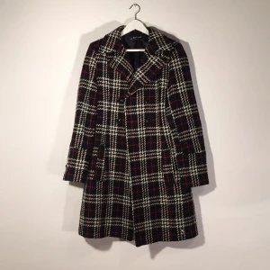  - Beautiful coat, black white and red