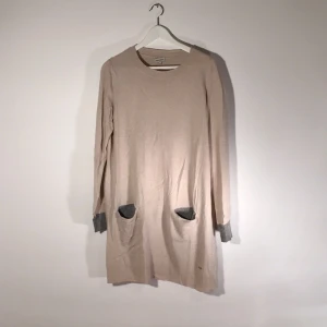  - Wool dress, made in Italy (Henry Cotton's)