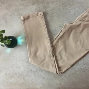  - Snygga byxor från Winwin! Frakt ingår i priset!