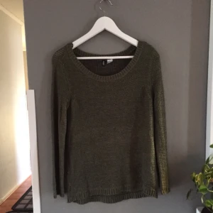  - Grön stickad tröja Fint skick Frakt tillkommer Kan mötas upp i Helsingborg/Klippan