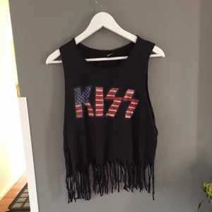  - Kiss linne med fransar Fint skick Frakt tillkommer Kan mötas upp i Helsingborg/Klippan