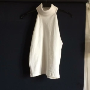  - Vitt pololinne, nästan oanvänt!  Kan mötas upp i Uppsala, annars står köparen för frakten:)