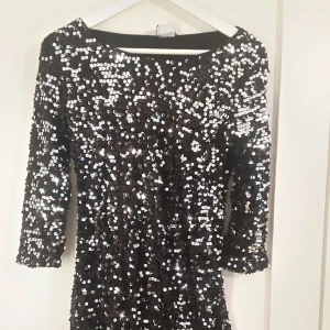  - helt ny klänning från veranda
avhämtning ok
frakt tillkommer.
