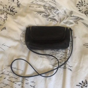  - Liten axelväska fint skick 