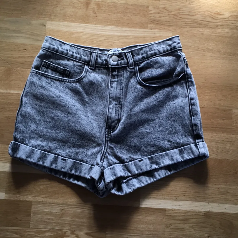 Acid wash American Apparel shorts, great condition. Size 30 US so I think 36/38 EU. Shorts.
