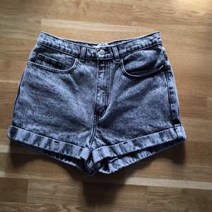 Acid wash American Apparel shorts, great condition. Size 30 US so I think 36/38 EU