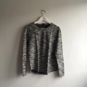  - Mysig virkad tröja