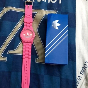  - Helt ny rosa adidas klocka med extra batteri !