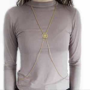 Body chain  - Helt unik egengjord body-chain, ställbar längd så den passar alla!