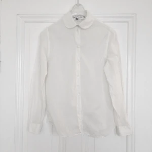  - Vit blus från Kitsune, nyskick.   