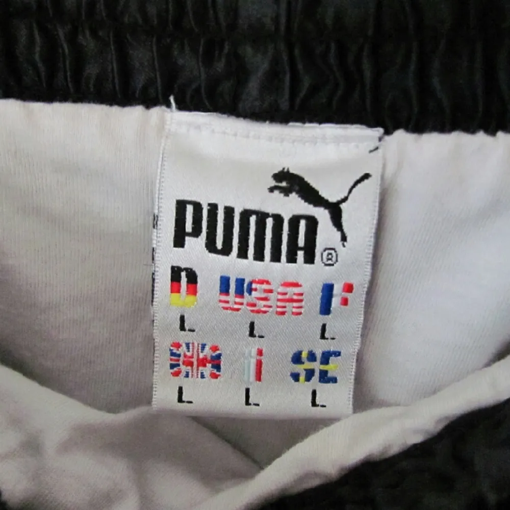 Populära Puma shorts i bra skick! . Shorts.